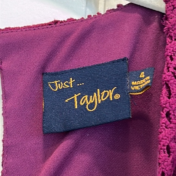 Just Taylor Crochet Overlay Cold Shoulder Dress sz. 4 - Picture 5 of 10